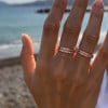 R Bague éternité 2mm en titane sertie de zircons – élégance fine et intemporelle
