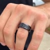 Bague alliance titane noir 8mm effet ciel étoilé – élégance céleste et moderne