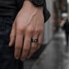 Bague alliance homme en carbure de tungstène noir 8mm – minéraux naturels