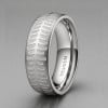 Bague personnalisee homme anneau titane plaque or style pneu biker rouage