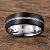 Bague alliance homme en carbure de tungstène noir 8mm – fibre argentée et style contemporain