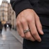 Bague alliance homme en carbure de tungstène 8mm – incrustation corne naturelle et élégance authentique