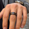Bague tungstène brossée facettée ligne bois personnalisable (Dupliqué)