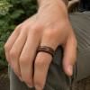 Bague alliance homme en carbure de tungstène noir 8mm – bois de chêne naturel et élégance authentique