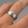 Bague alliance en titane finition brossée – élégance intemporelle
