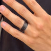 Bague Tungstène Noir Brossé martelé intérieur Bois chêne