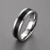 Bague personnalisee titane resine noir anneau homme bande a graver