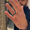 Bague personnalisee titane resine noir anneau homme bande a graver