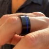 Bague personnalisee homme anneau tungstene ligne sable opale