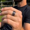 Bague personnalisee homme anneau tungstene brosse facette ligne bois