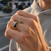 Bague chevalière personnalisable en acier inoxydable 316L plaqué or avec onyx noir