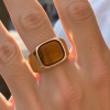 Bague chevalière en acier inoxydable 316L plaqué or avec pierre œil de tigre