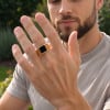 Bague chevalière homme en acier 316L plaqué or avec onyx noir personnalisable