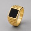Bague chevalière homme en acier 316L plaqué or avec onyx noir personnalisable