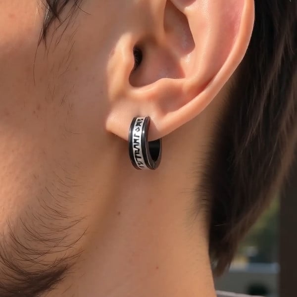 Boucles d'oreilles créoles en acier 316L noir avec runes vikings