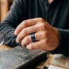 N Bague homme acier anneau noir brosse ligne bleue a graver
