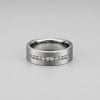 Bague alliance homme en titane avec zircons – Personnalisable