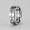 Bague alliance homme en titane avec zircons – Personnalisable
