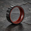 Bague alliance en fibre de carbone et bois massif – Élégance naturelle et contemporaine