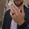 Bague alliance en fibre de carbone et bois massif – Élégance naturelle et contemporaine