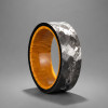 Bague Alliance Acier 316L Brossé martelé & Bois de Chêne 8 mm
