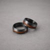 Bague alliance en fibre de carbone et ligne bois – Élégance naturelle