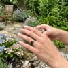 Bague alliance en fibre de carbone et ligne bois – Élégance naturelle
