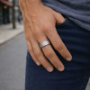 N Bague personnalisee dome tungstene homme noir brosse