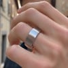 Bague personnalisee dome tungstene homme noir brosse