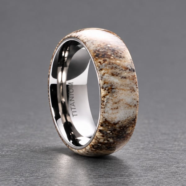 Alliance en titane et corne naturelle – Bague bombée personnalisable 8 mm