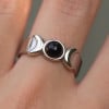 Bague en acier inoxydable avec onyx noir – Design ouvert personnalisable 7 mm