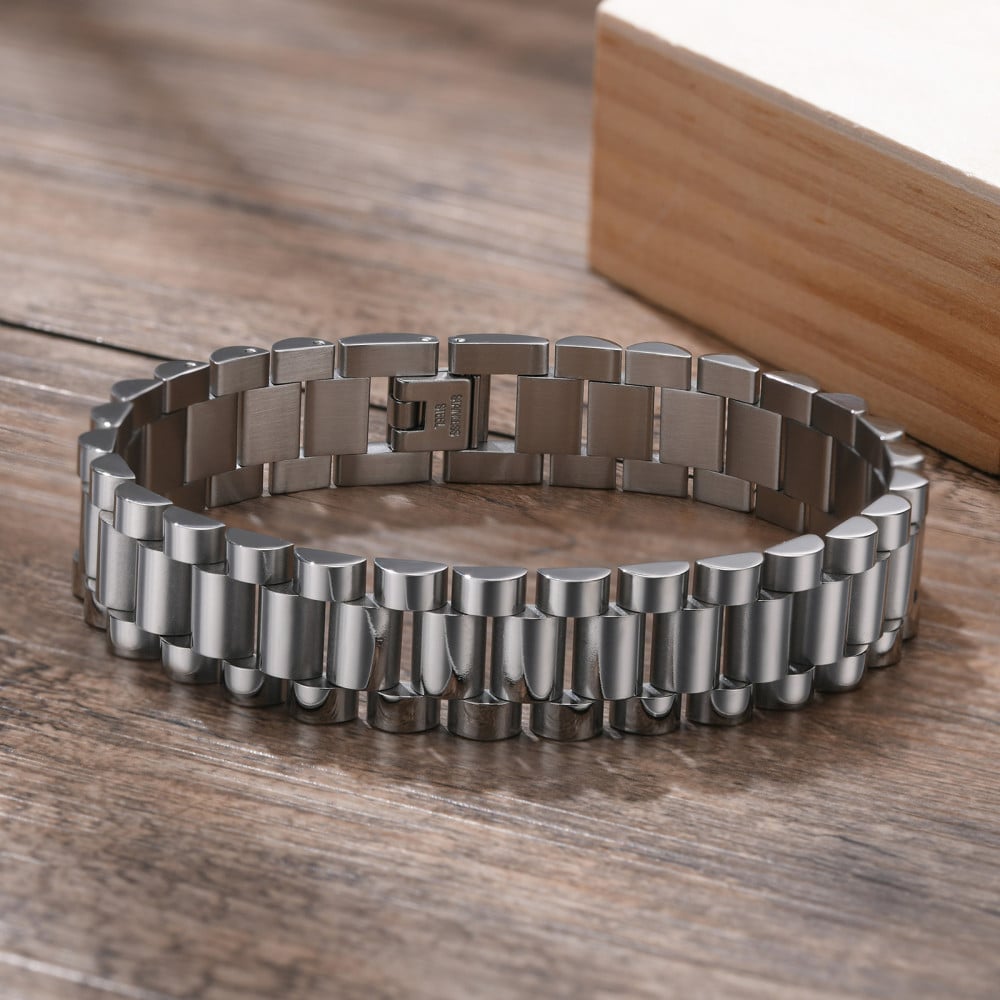 Herren-Kettenarmband aus Edelstahl mit polierter Oberfläche