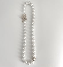 Collier perles eau douce blanches AAA 9-11mm fermoir T coeur plaque or