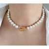 Collier perles eau douce blanches AAA 9-11mm fermoir T coeur plaque or