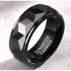 Anello da uomo in tungsteno nero sfaccettato da incidere