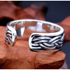 Anillo abierto de plata para hombre con cuerdas trenzadas con estampado celta