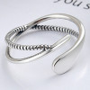Anillo abierto de plata con infinitas líneas cruzadas