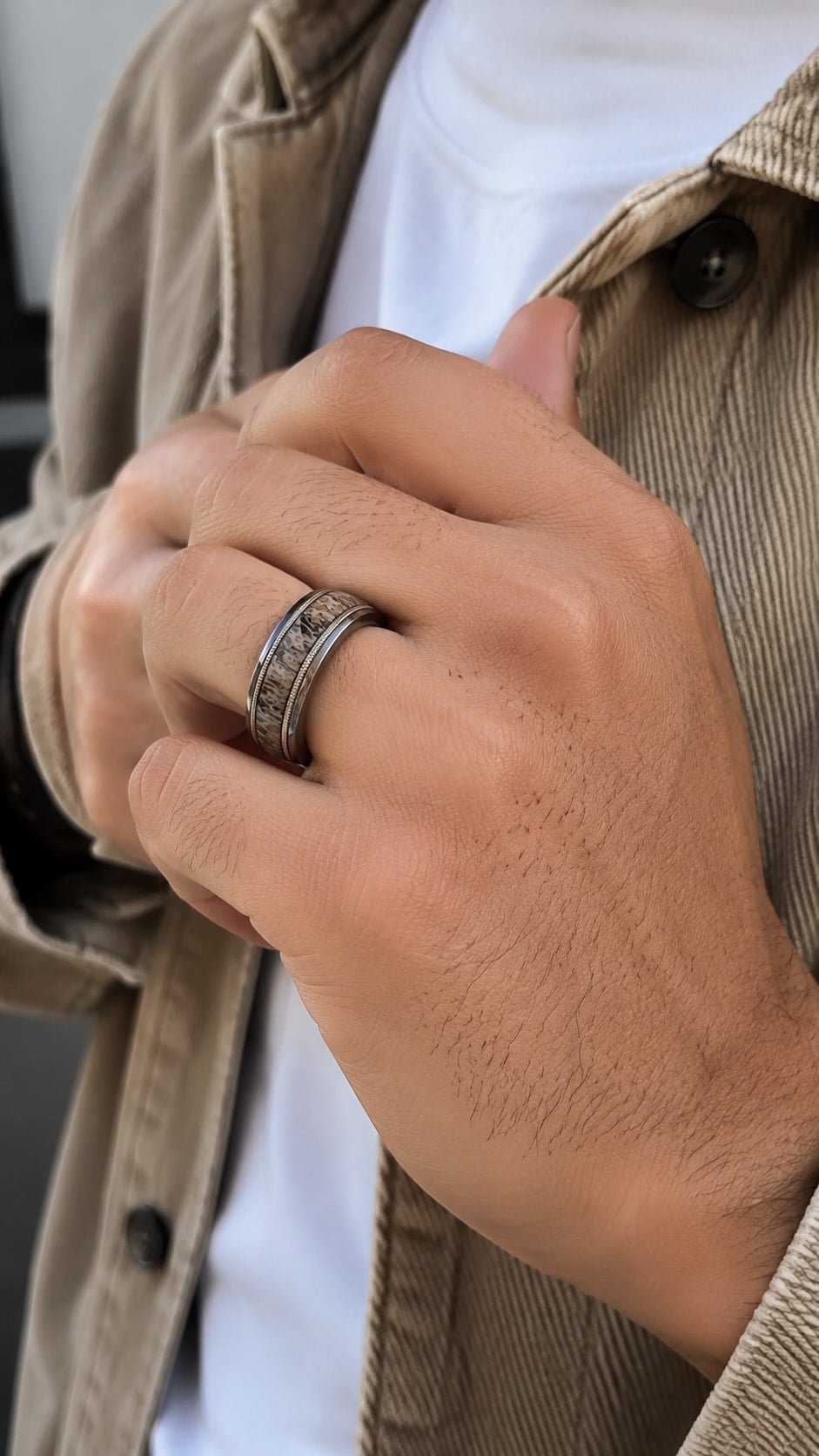 Bague alliance homme en tungstène avec incrustation de corne naturelle