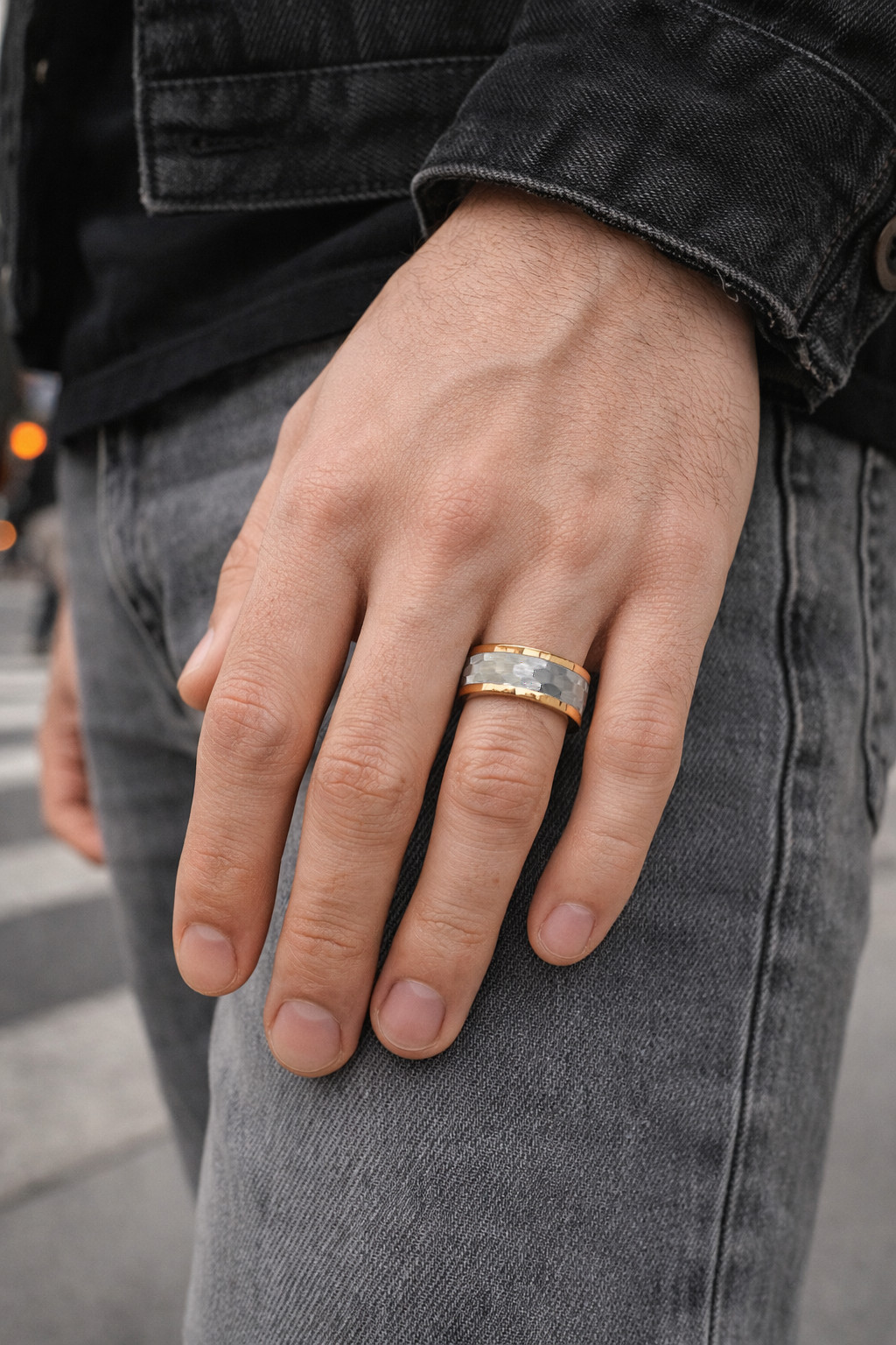 anello in tungsteno spazzolato sfaccettato uomo