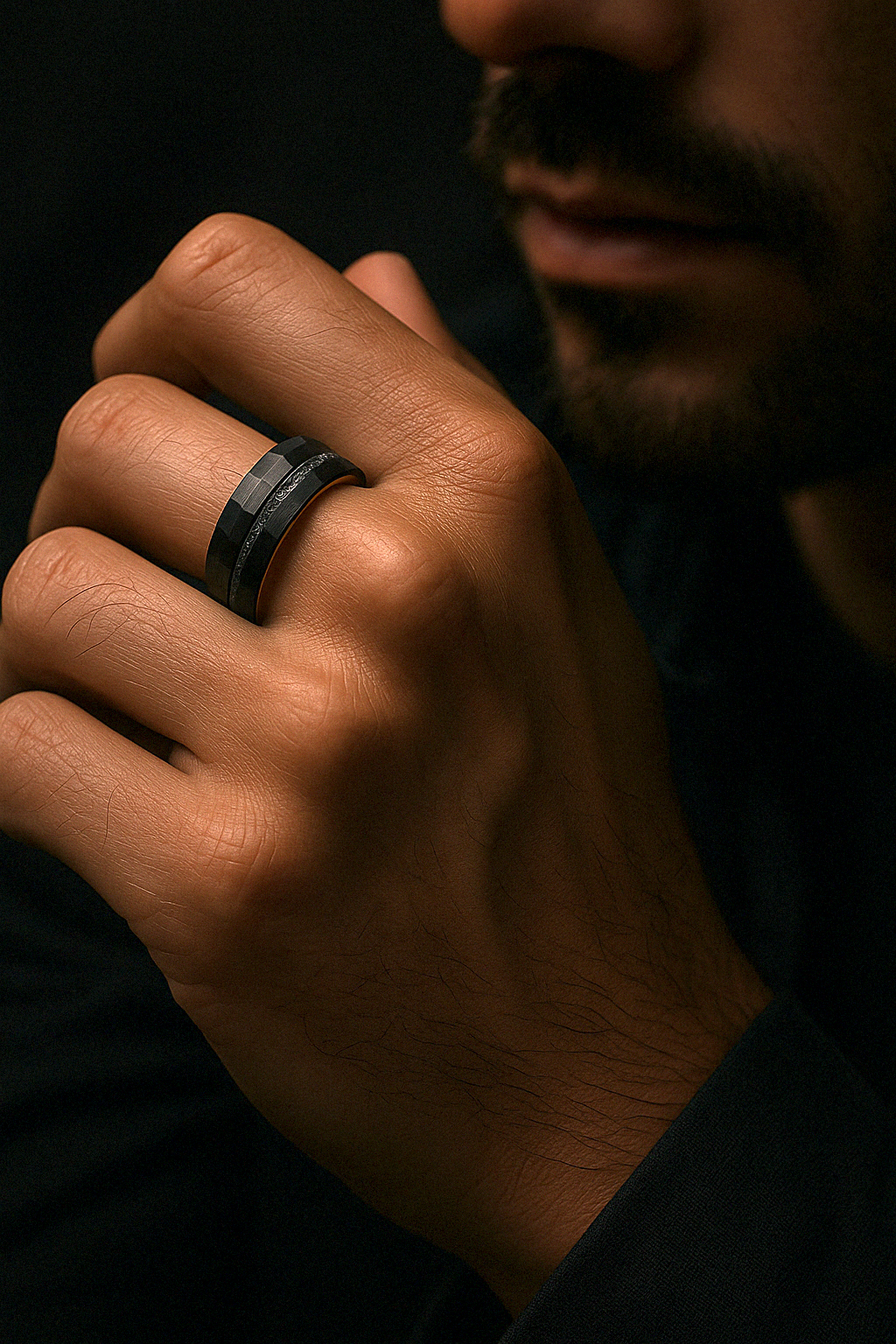 tungstene zwarte ring geborsteld geslagen man