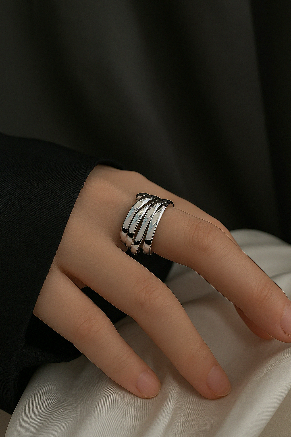 anillo abierto de plata con líneas para mujer