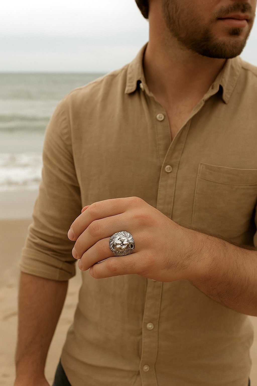Herenring van massief zilver met leeuwenkop