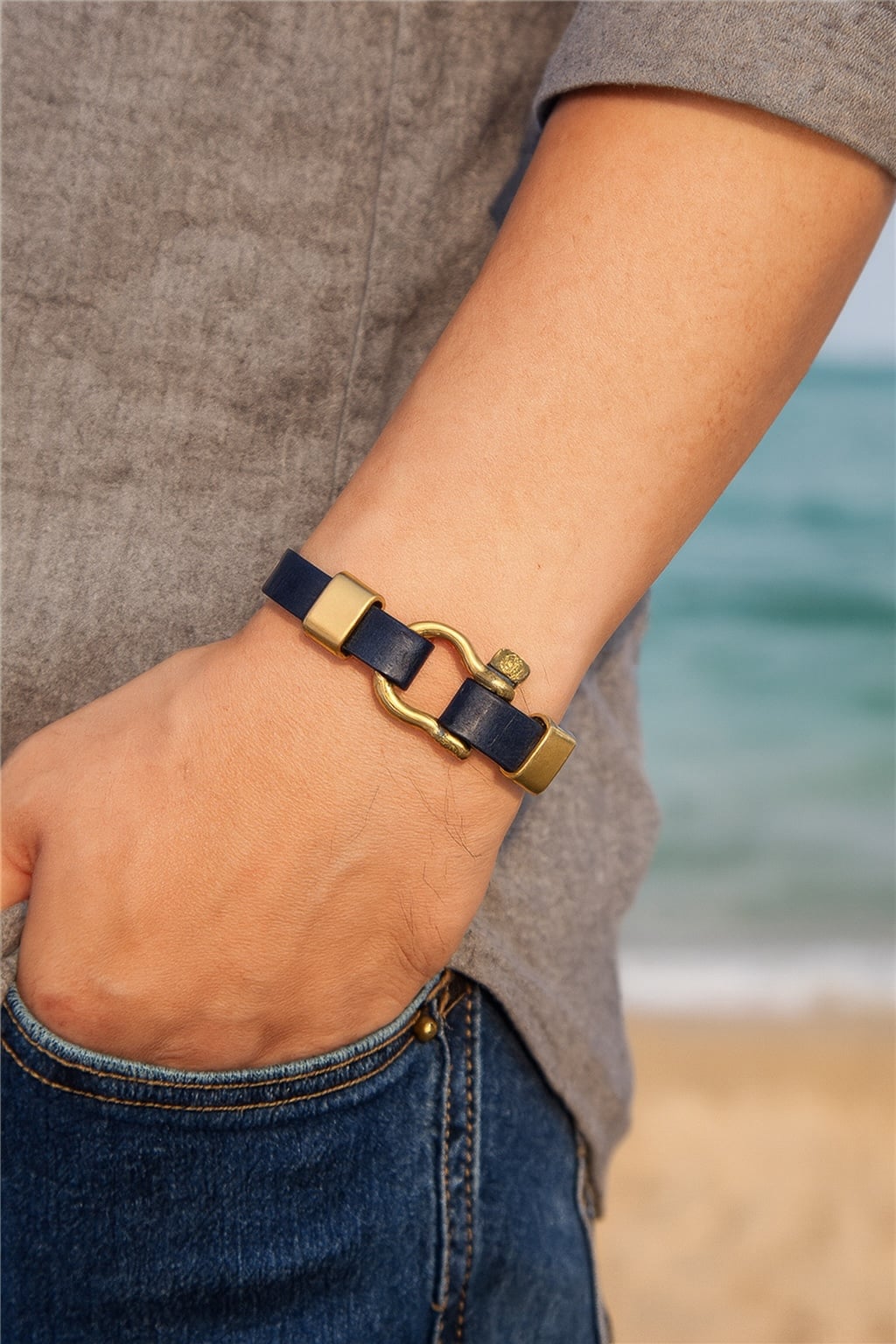 Men’s black leather bracelet with stainless steel shackle clasp