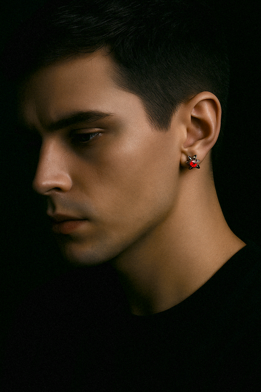 Herren Ohrstecker Fleur‑de‑Lys aus Edelstahl mit Zirkon